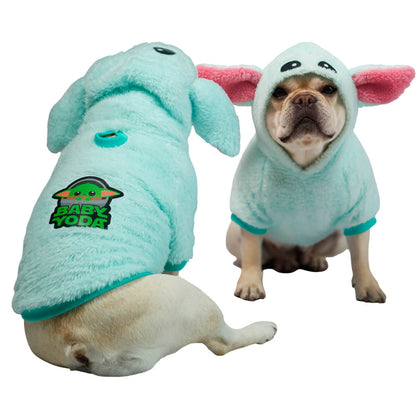 Buzo Baby Yoda para perros y gatos en piel de conejo verde 
con orejas en capota vista frontal - Animal Power Colombia
