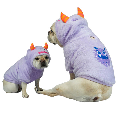 Buzo Monstruo Morado para perros y gatos en piel de conejo 
morado con orejas en capota vista frontal - Animal Power Colombia

