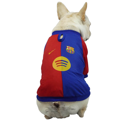 Camiseta Barcelona para perros y gatos en tela deportiva 
roja con azul vista frontal - Animal Power Colombia
