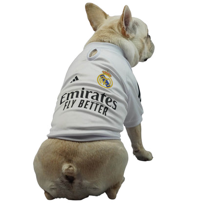 Camiseta Real Madrid para perros y gatos en tela deportiva 
blanca vista frontal - Animal Power Colombia
