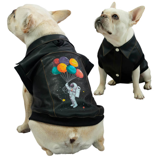 Chaleco Astronauta para perros y gatos en cuerina negra 
vista frontal con estampado DTF - Animal Power Colombia
